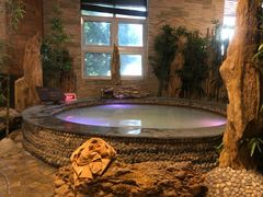 -泉城欧乐堡戏水湾艺术养生温泉