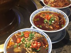 -沪小二炭火蛙锅(淮海中路美食不夜城店)