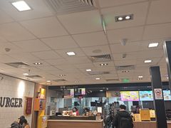 -麦当劳(上海虹桥站30B检票口楼上)