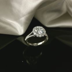 -威德钻石-克拉钻大本营(南京东路店)