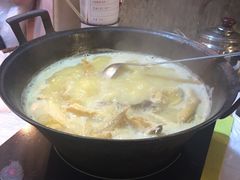 -鲜入围煮花胶鸡海鲜火锅