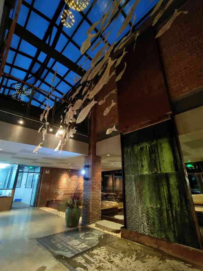 鱼道餐厅-"坐落在公园里,首先环境满分.地点虽然有点.