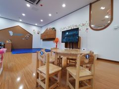 -抱抱熊托育中心(大悦城店)