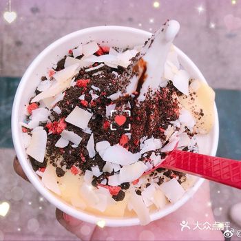 最后把整颗的蓝莓放进去~整颗蓝莓烤熟后会爆浆哦