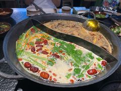-鹿鸣山草本茶香火锅(园西路店)