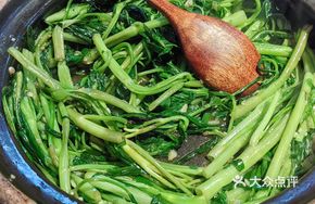 Pork Lard Crumbs Stir-fried with Water Spinach
