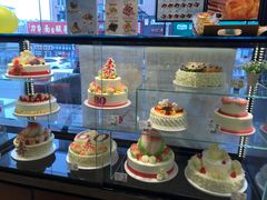 面包甜点陈列柜-爱纶蛋糕(山东路店)