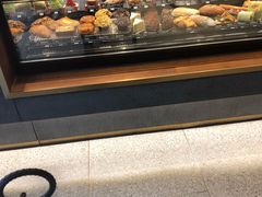 面包甜点陈列柜-星巴克(广州淘金路店)