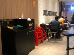 -麦当劳(中山公园龙之梦店)