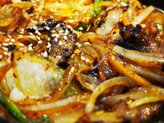 鲜椒烧汁肥牛拌饭-三国惹火烤肉