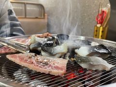 -围炉肉舍•炭烤活鳗•丹东海鲜烤肉(步行街店)