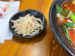 -丽虹云南过桥米线(兴工街店)