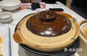 Braised Pork Knuckle Clay Pot Rice with Soybean Sauce