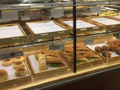 面包甜点陈列柜-华荣西饼屋(榕江店)