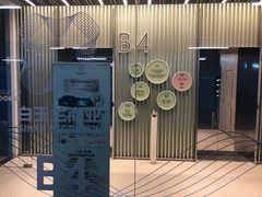 -白玉兰广场停车场