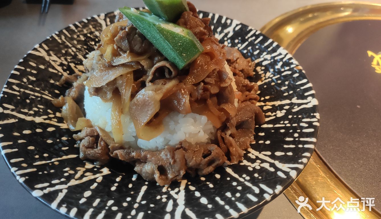 位置:店铺开在茂业街区，满眼都是各国美食