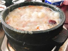 -绿色墨脱石锅城