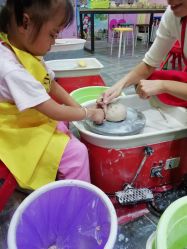 -泥娃娃DIY陶吧(易生活购物公园店)