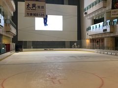 -冰纷万象滑冰场(二七万象城店)