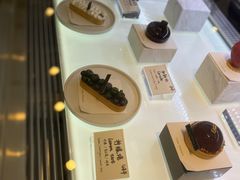 -Fridi Patisserie Cafe