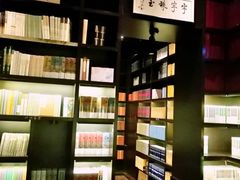 -钟书阁(松江泰晤士小镇店)