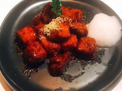 红酒泡沫牛仔粒-荟廷·晶萃(陆家嘴尚悦湾店)