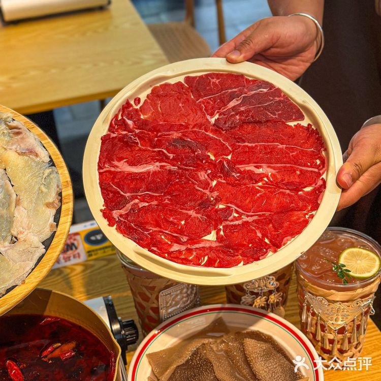 张夺威的酸汤底料是‘野’的!上海首店5折开吃
