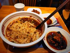 -呷佬·长沙手工米粉(金沙江路店)