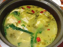 石锅酸菜鱼-周鱼小馆石锅酸菜鱼(活力汇店)