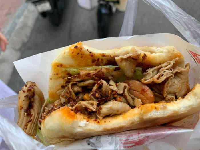 鸭肚卷饼-"最近在抖音上特别火爆的一家店,好像最开始.