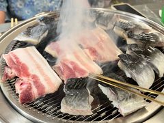 -围炉肉舍•炭烤活鳗•丹东海鲜烤肉(步行街店)