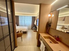 -桔子酒店(上海西藏北路地铁站店)