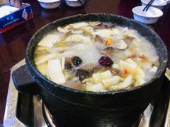 -绿色墨脱石锅城