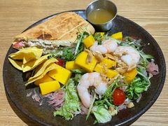 半份手撕鸡肉三明治+半份鲜柚芒果沙拉-HELLO 27 意面·沙拉·帕尼尼