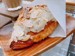 杏仁牛角包-怪 kafe.