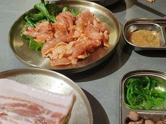 -围炉肉舍•炭烤活鳗•丹东海鲜烤肉(步行街店)