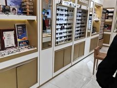 -美式眼镜·授权蔡司.依视路.尼康.豪雅.明月(人民广场店)