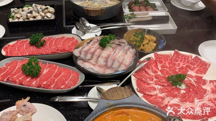 一哥澳门豆捞 · 十七年经典澳门火锅(四季天地店)葡国番茄牛尾拼泰式冬阴功汤底图片