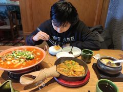 香煎石屏豆腐-云海肴·汽锅鸡·云南代表菜(天山百盛优客店)