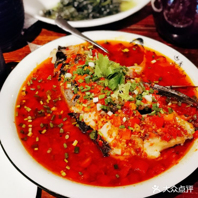黑龙潭剁椒大鱼头🐟，🌶️辣安逸了！
