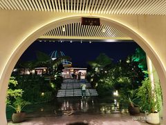 -茅草房·河畔园林火锅