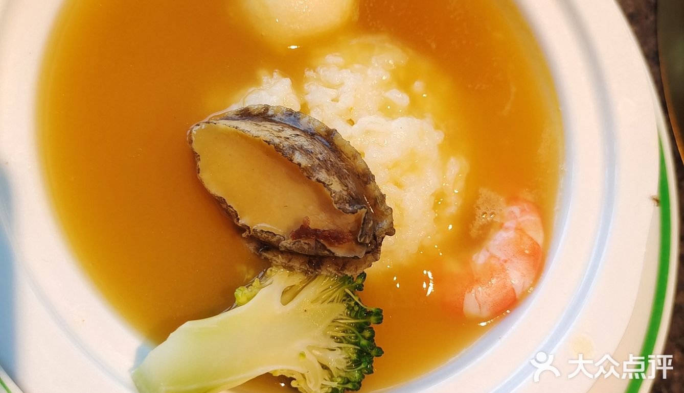 这是我吃的品种最丰富的自助餐，价格还不贵