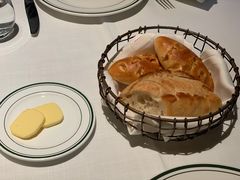 餐前包-Wolfgang’s Steakhouse 沃夫冈牛排馆(上海白玉兰广场店)