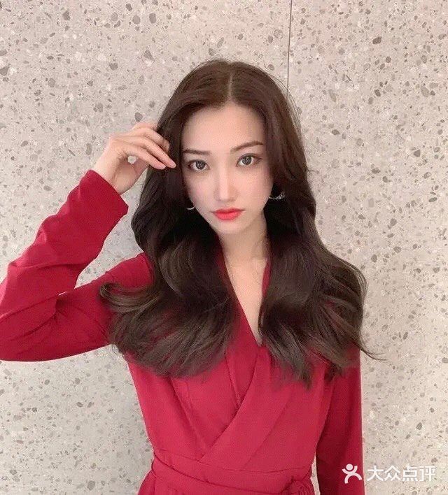 焦糖奶茶棕可以说是最百搭不挑人的发色了