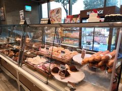 面包甜点陈列柜-巴黎贝甜(昆城广场店)