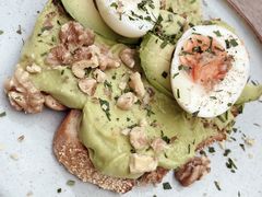 牛油果煮蛋吐司-RAC BAR(安福路店)