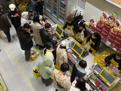 -咻啵翔翔零食基地(万达广场店)