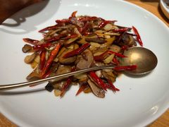 花椒尖炒鲜牛肝菌-一坐一忘云南菜(北京skp店)
