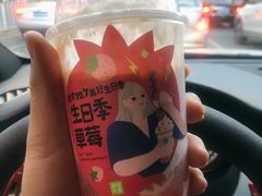 霸气冰淇淋草莓-奈雪的茶(金鹰广场店)