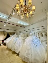 -月月婚纱礼服仓储店(王府井店)